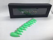 Load image into Gallery viewer, “Mint to be” set
